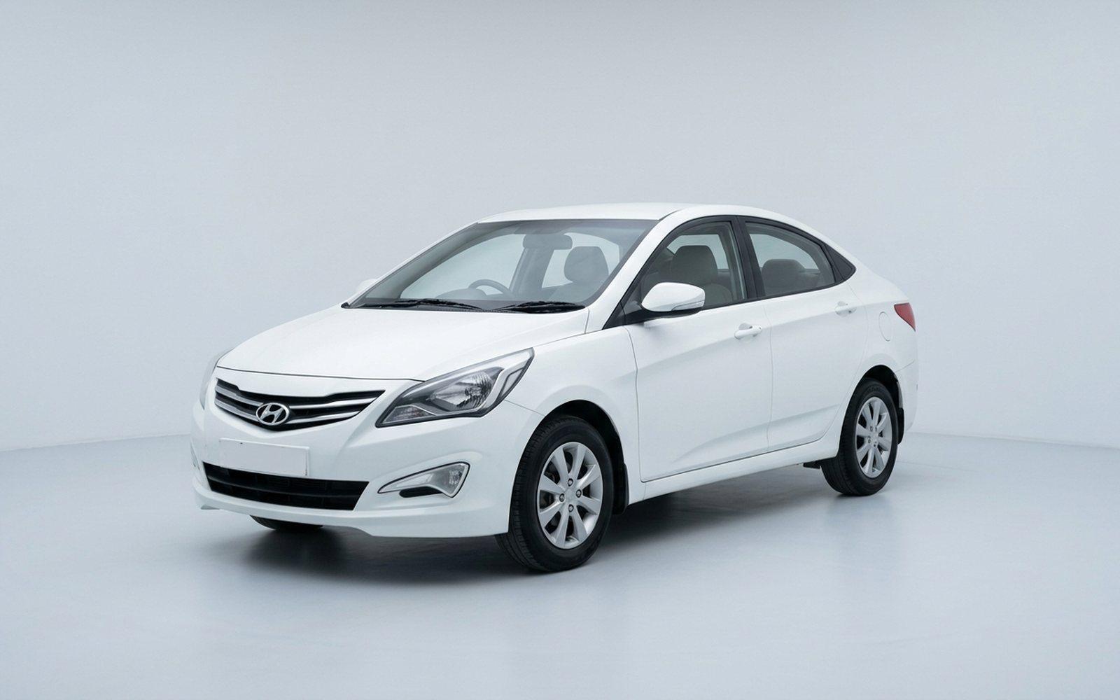 2015 Hyundai Verna, white, front three-quarter view