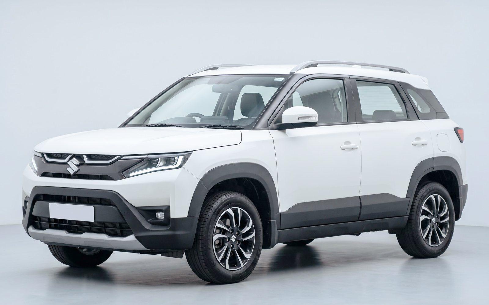 Maruti Suzuki Brezza, white, front three-quarter view