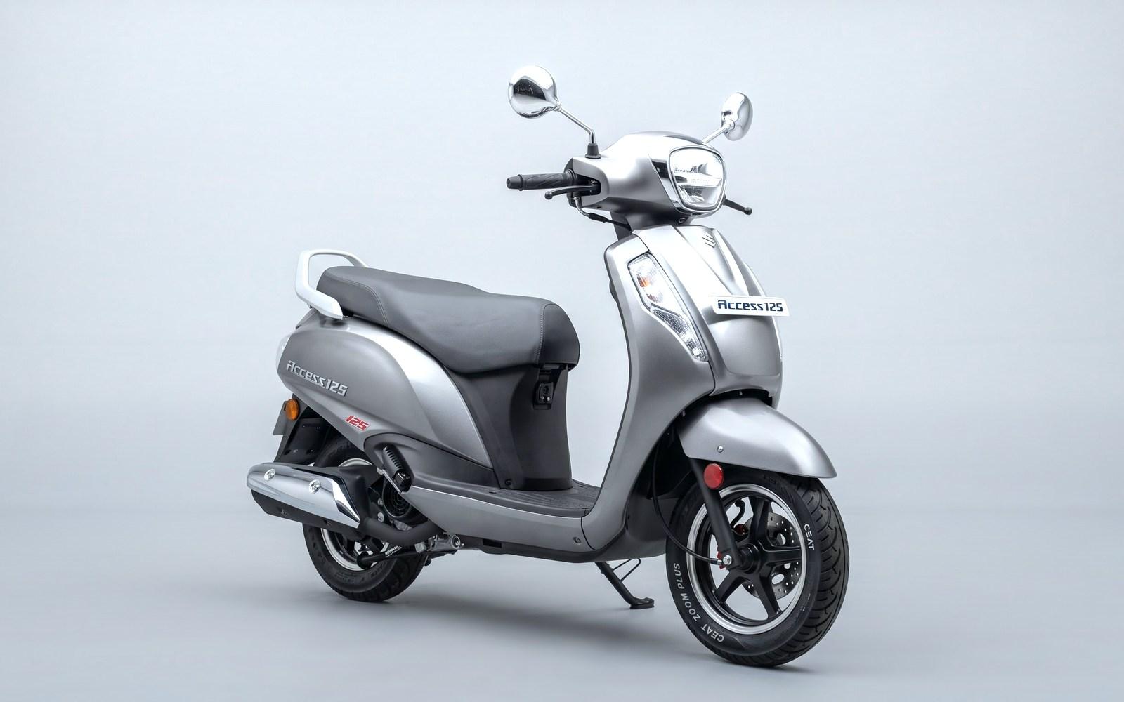 2019 Suzuki Access 125 scooter, silver, front three-quarter view