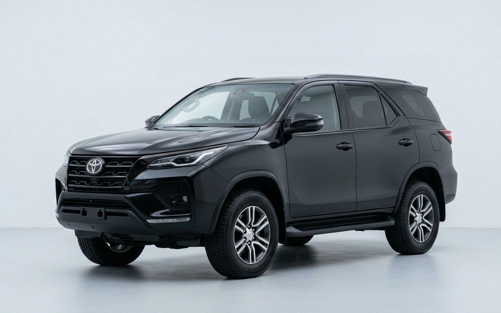2023 Toyota Fortuner Legender, black, front three-quarter view