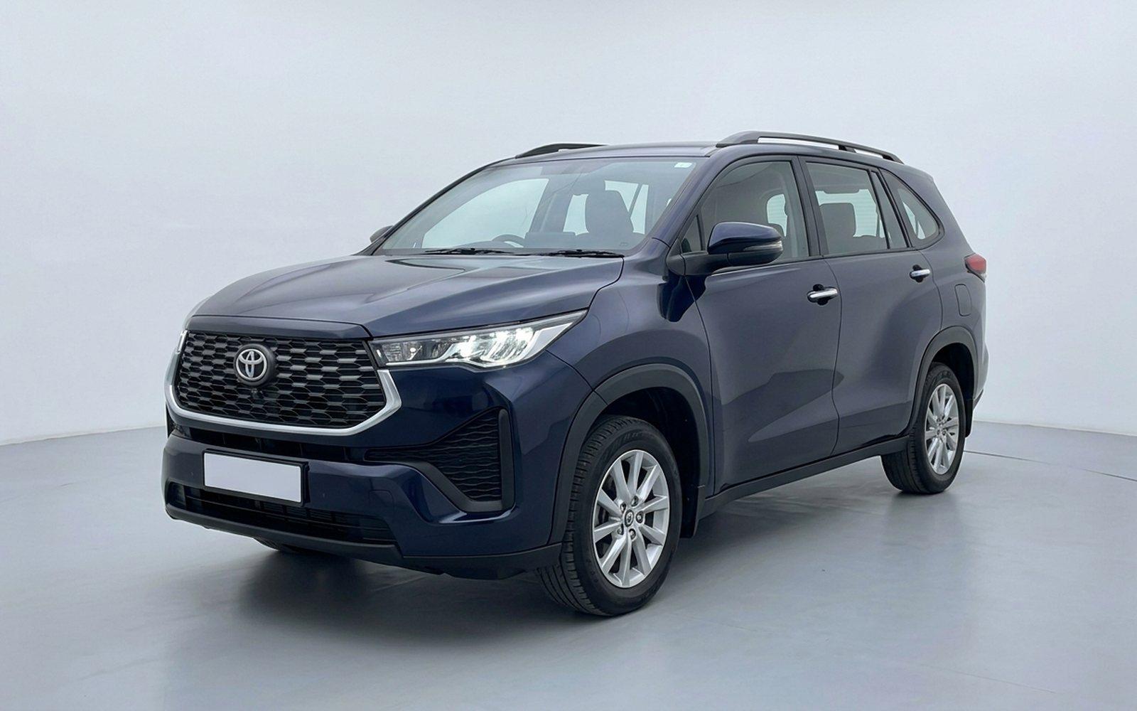 2023 Toyota Innova Hycross, dark blue, front three-quarter view